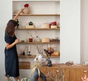 full-shot-woman-working-with-flowers (1)