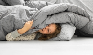 front-view-smiling-girl-bed